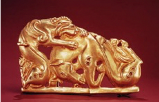 Figure 14 : Dragon attaquant un cheval. Plaque de ceinture scythe Sarmate en or et turquoise (VIe siècle av J.-C. - Ier après)